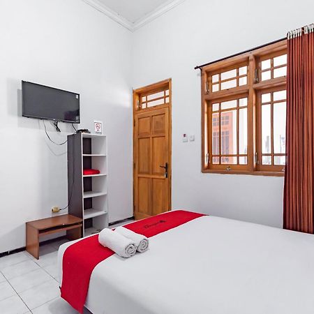 Reddoorz At Ciliwung Guest House Syariah Malang Buitenkant foto