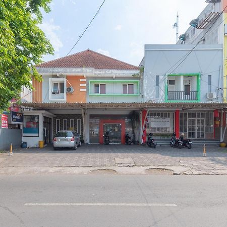 Reddoorz At Ciliwung Guest House Syariah Malang Buitenkant foto