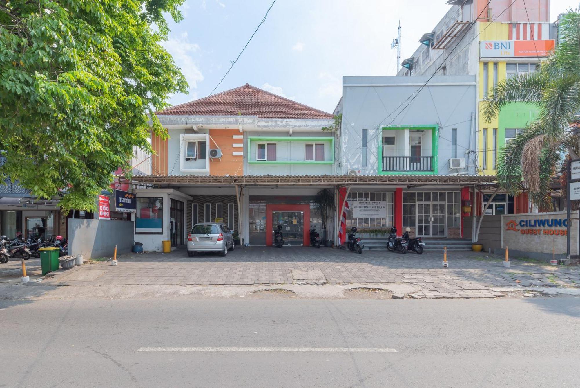 Reddoorz At Ciliwung Guest House Syariah Malang Buitenkant foto