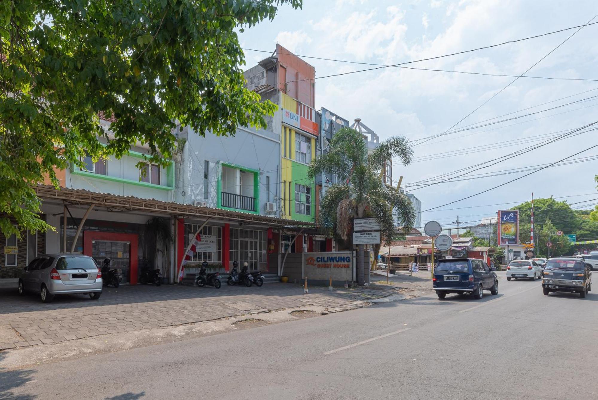 Reddoorz At Ciliwung Guest House Syariah Malang Buitenkant foto